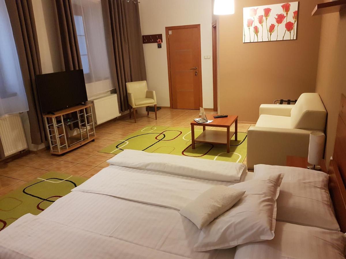Alex Pension Presov Bagian luar foto